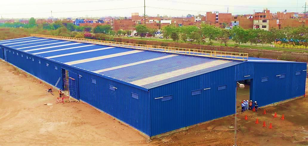 Almacén con estructura metálica sobre losa de concreto
